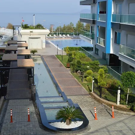 Konak Luxury Direct Beach * 카기켁