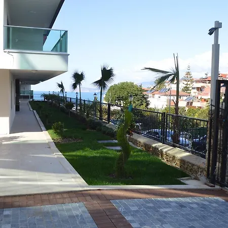 Konak Luxury Direct Beach 아파트 *