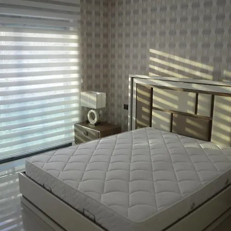 Konak Luxury Direct Beach 아파트 *